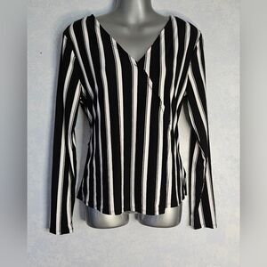 NO BOUNDARIES Juniors VNeck Striped Tie Top XL